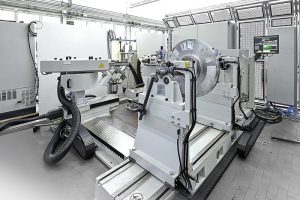Horizontal balancing machine for compressors and energy turbines
