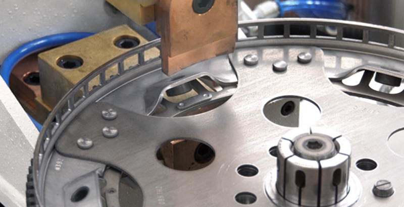 Transmission parts – correction by welding with manual rivet placement