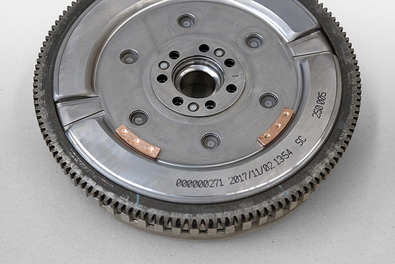Flywheels – double automatic correction by rivet welding and drilling